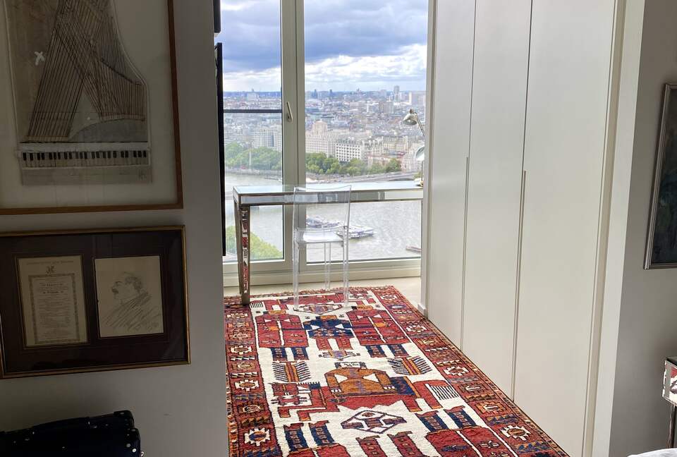 Iconic South Bank Tower Luxury Apartment - London, United Kingdom