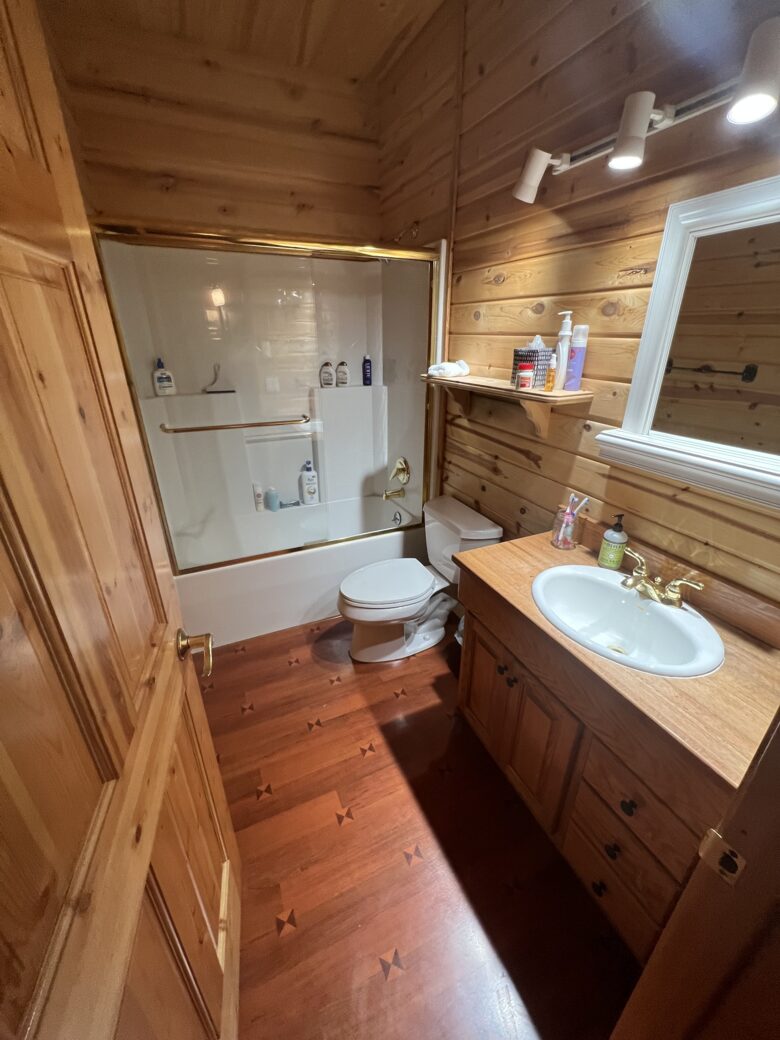 Belfair Waterfront Beach Lodge - Belfair, Washington