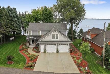 Cozy Lakefront Escape with a Home Theater - Dassel, Minnesota