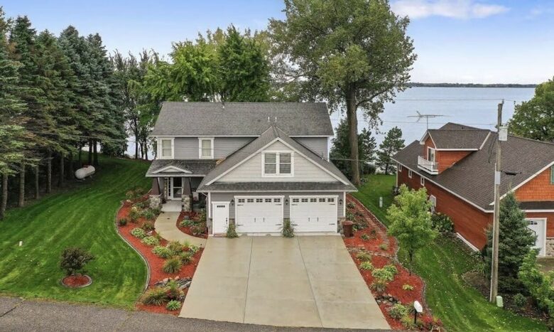 Cozy Lakefront Escape with a Home Theater - Dassel, Minnesota