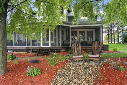 Cozy Lakefront Escape with a Home Theater - Dassel, Minnesota