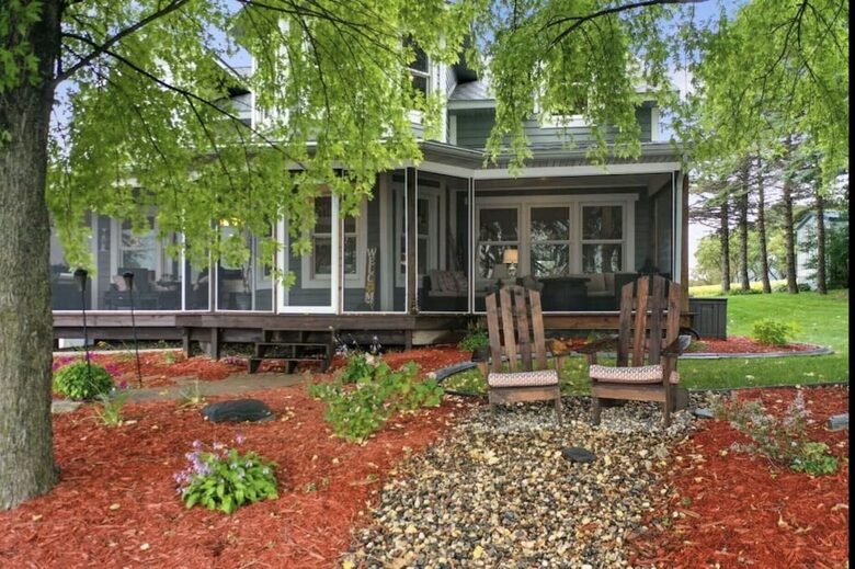 Cozy Lakefront Escape with a Home Theater - Dassel, Minnesota