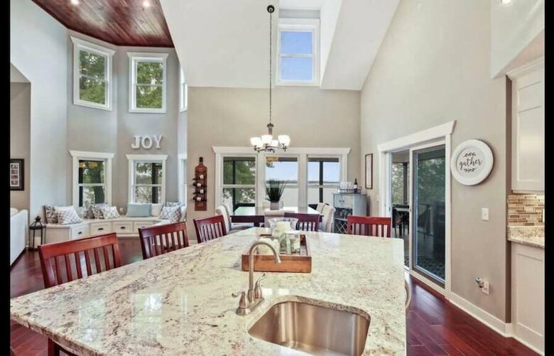 Cozy Lakefront Escape with a Home Theater - Dassel, Minnesota