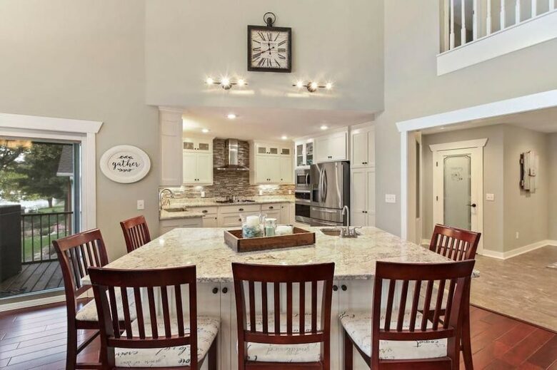 Cozy Lakefront Escape with a Home Theater - Dassel, Minnesota