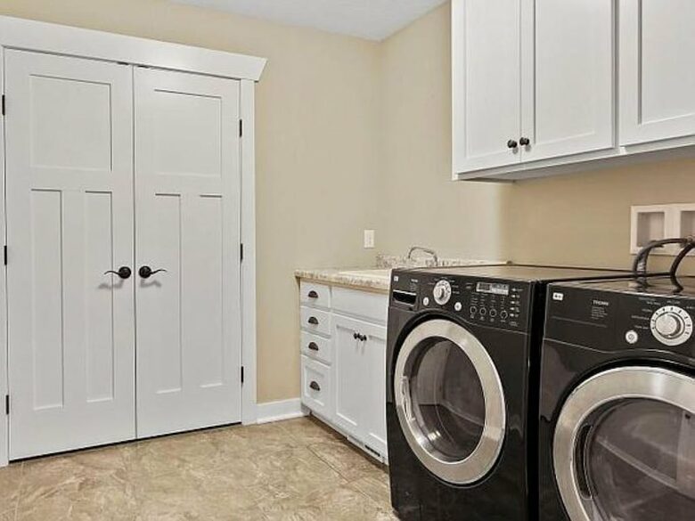 Cozy Lakefront Escape with a Home Theater - Dassel, Minnesota