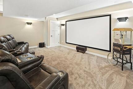 Cozy Lakefront Escape with a Home Theater - Dassel, Minnesota