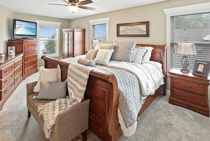 Cozy Lakefront Escape with a Home Theater - Dassel, Minnesota