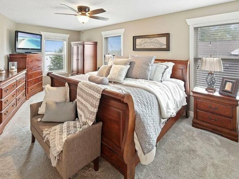 Cozy Lakefront Escape with a Home Theater - Dassel, Minnesota