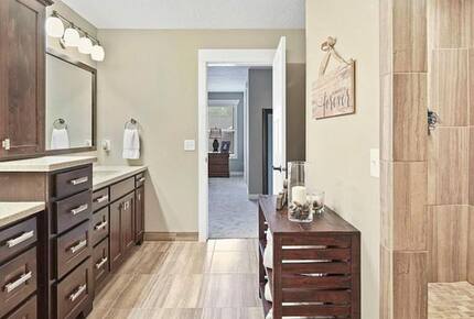 Cozy Lakefront Escape with a Home Theater - Dassel, Minnesota