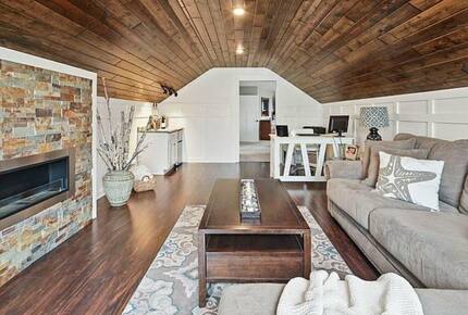 Cozy Lakefront Escape with a Home Theater - Dassel, Minnesota