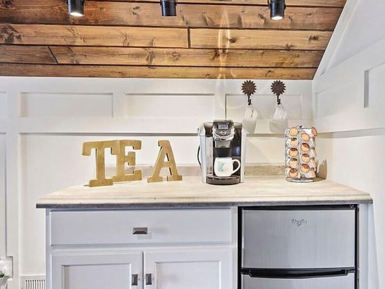 Cozy Lakefront Escape with a Home Theater - Dassel, Minnesota