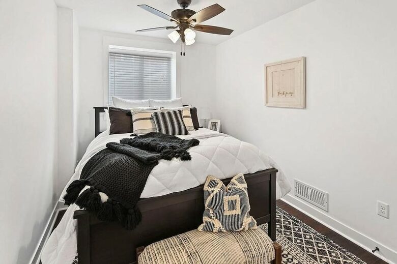 Cozy Lakefront Escape with a Home Theater - Dassel, Minnesota