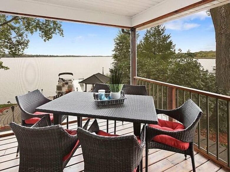 Cozy Lakefront Escape with a Home Theater - Dassel, Minnesota