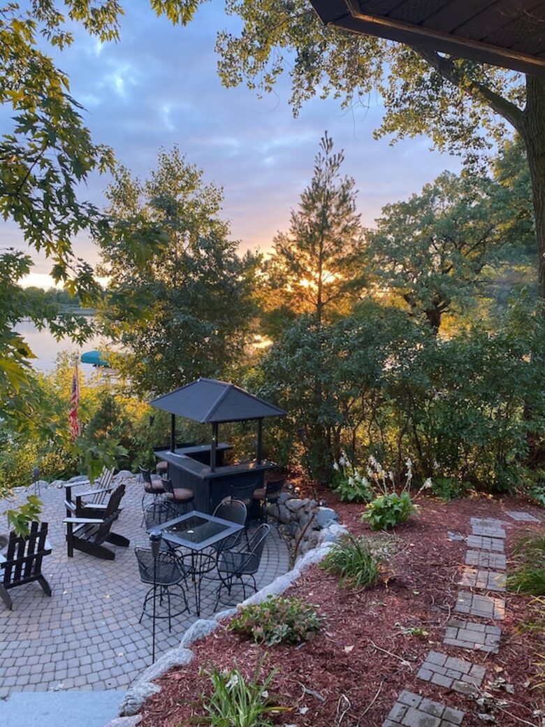 Cozy Lakefront Escape with a Home Theater - Dassel, Minnesota