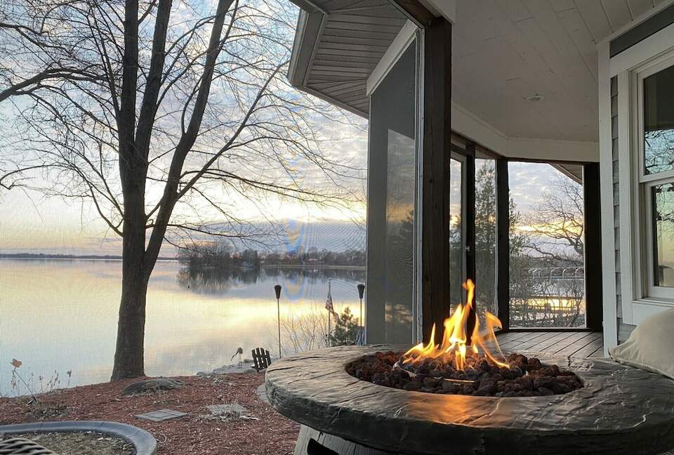 Cozy Lakefront Escape with a Home Theater - Dassel, Minnesota