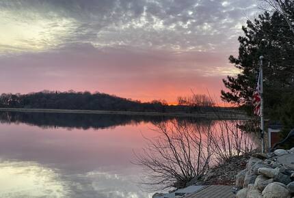 Cozy Lakefront Escape with a Home Theater - Dassel, Minnesota