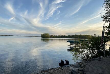 Cozy Lakefront Escape with a Home Theater - Dassel, Minnesota