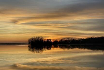 Cozy Lakefront Escape with a Home Theater - Dassel, Minnesota