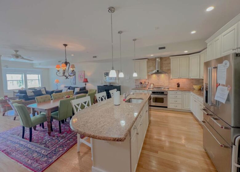 Quaint Townhome In the Heart of Avalon - Avalon, New Jersey