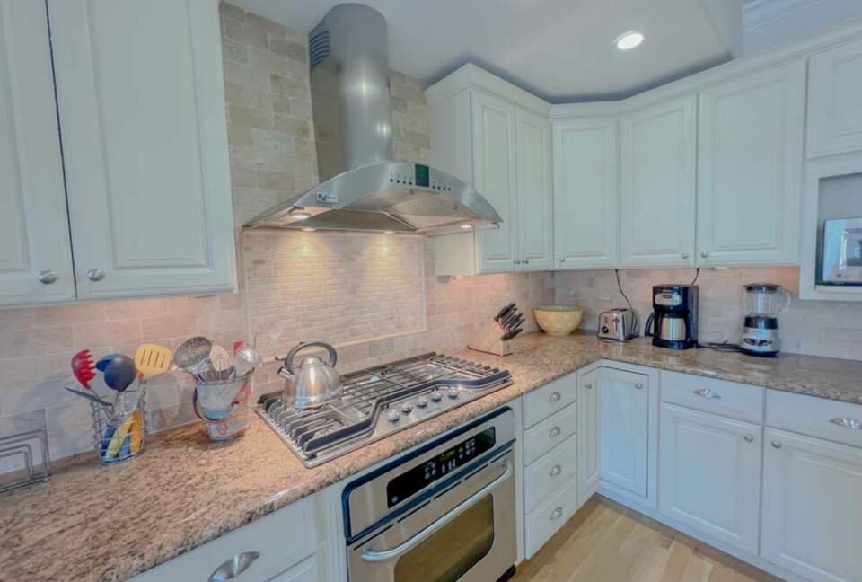 Quaint Townhome In the Heart of Avalon - Avalon, New Jersey