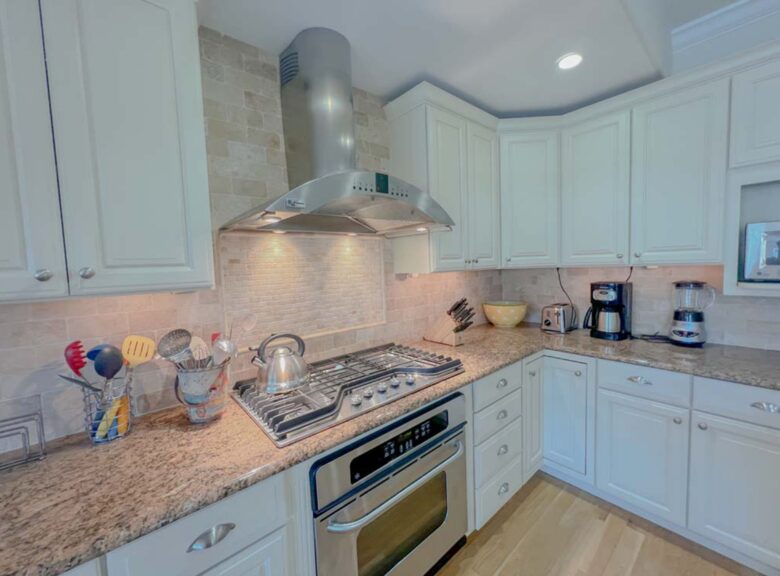 Quaint Townhome In the Heart of Avalon - Avalon, New Jersey