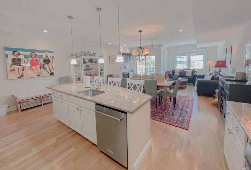 Quaint Townhome In the Heart of Avalon - Avalon, New Jersey