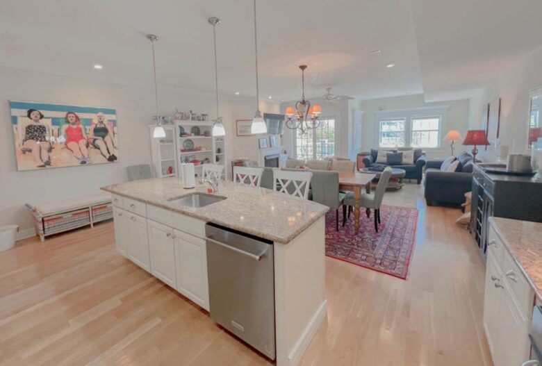 Quaint Townhome In the Heart of Avalon - Avalon, New Jersey