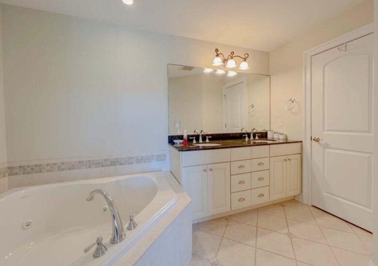 Quaint Townhome In the Heart of Avalon - Avalon, New Jersey