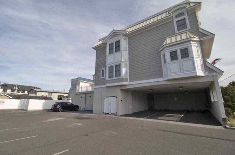 Quaint Townhome In the Heart of Avalon - Avalon, New Jersey