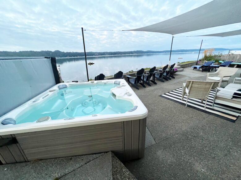 Belfair Waterfront Beach Lodge - Belfair, Washington