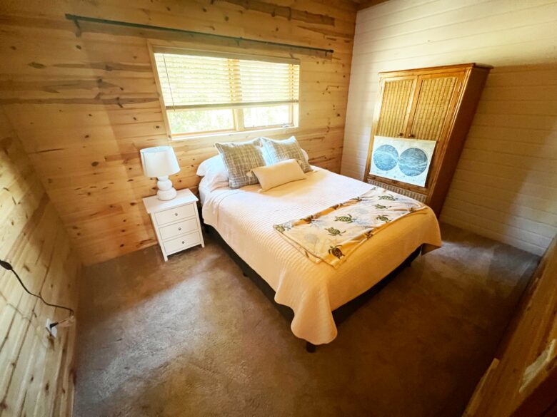 Belfair Waterfront Beach Lodge - Belfair, Washington