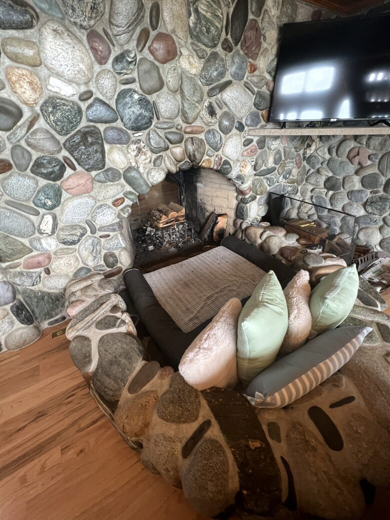 Belfair Waterfront Beach Lodge - Belfair, Washington