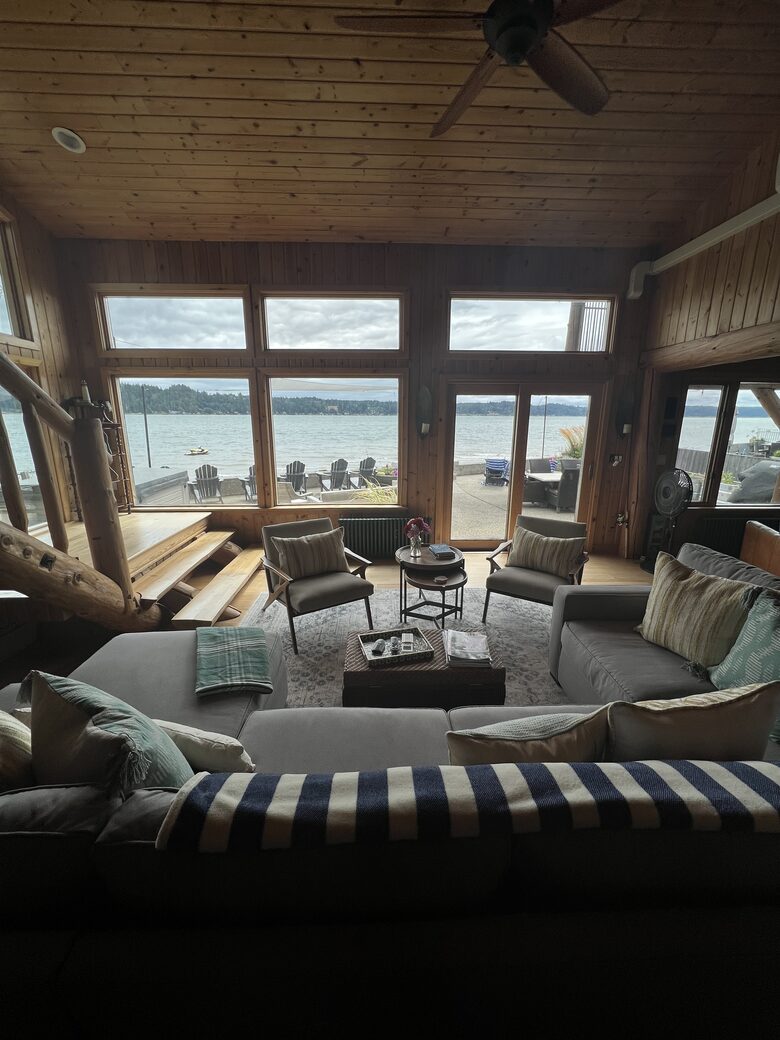 Belfair Waterfront Beach Lodge - Belfair, Washington