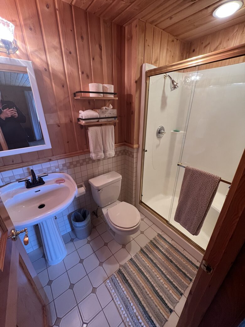 Belfair Waterfront Beach Lodge - Belfair, Washington