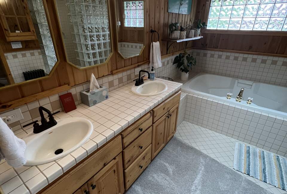 Belfair Waterfront Beach Lodge - Belfair, Washington