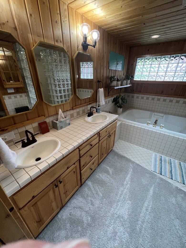 Belfair Waterfront Beach Lodge - Belfair, Washington