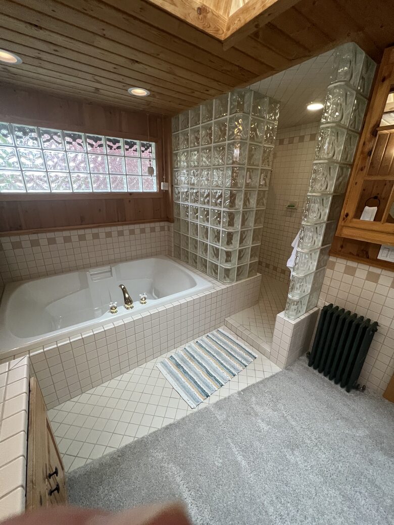 Belfair Waterfront Beach Lodge - Belfair, Washington