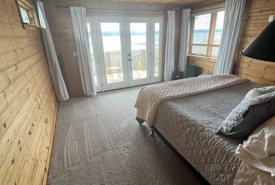 Belfair Waterfront Beach Lodge - Belfair, Washington