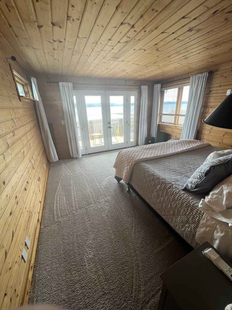 Belfair Waterfront Beach Lodge - Belfair, Washington