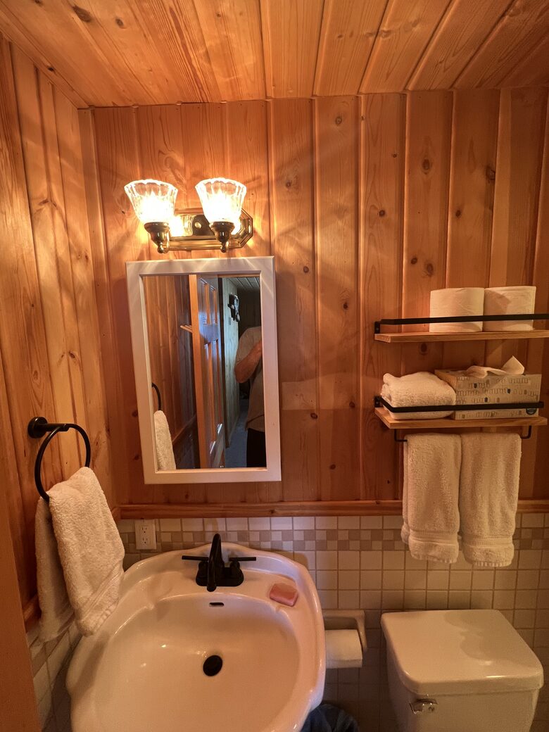 Belfair Waterfront Beach Lodge - Belfair, Washington