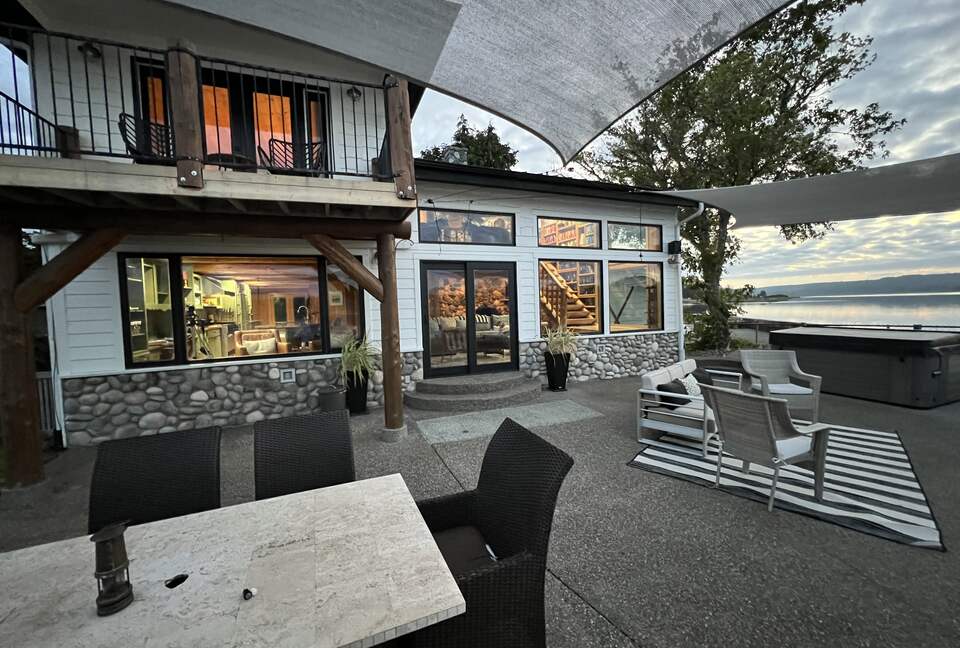 Belfair Waterfront Beach Lodge - Belfair, Washington