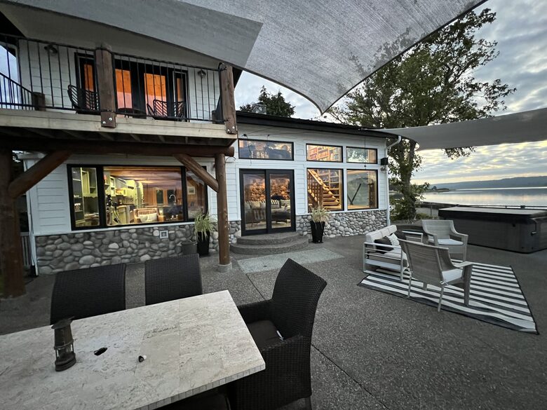 Belfair Waterfront Beach Lodge - Belfair, Washington