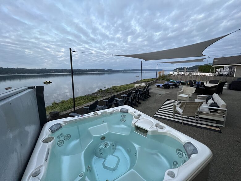 Belfair Waterfront Beach Lodge - Belfair, Washington