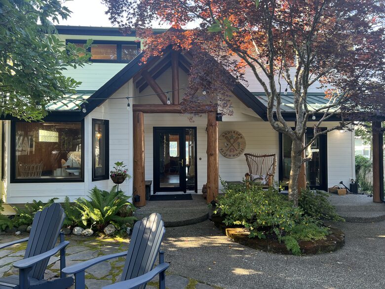 Belfair Waterfront Beach Lodge - Belfair, Washington