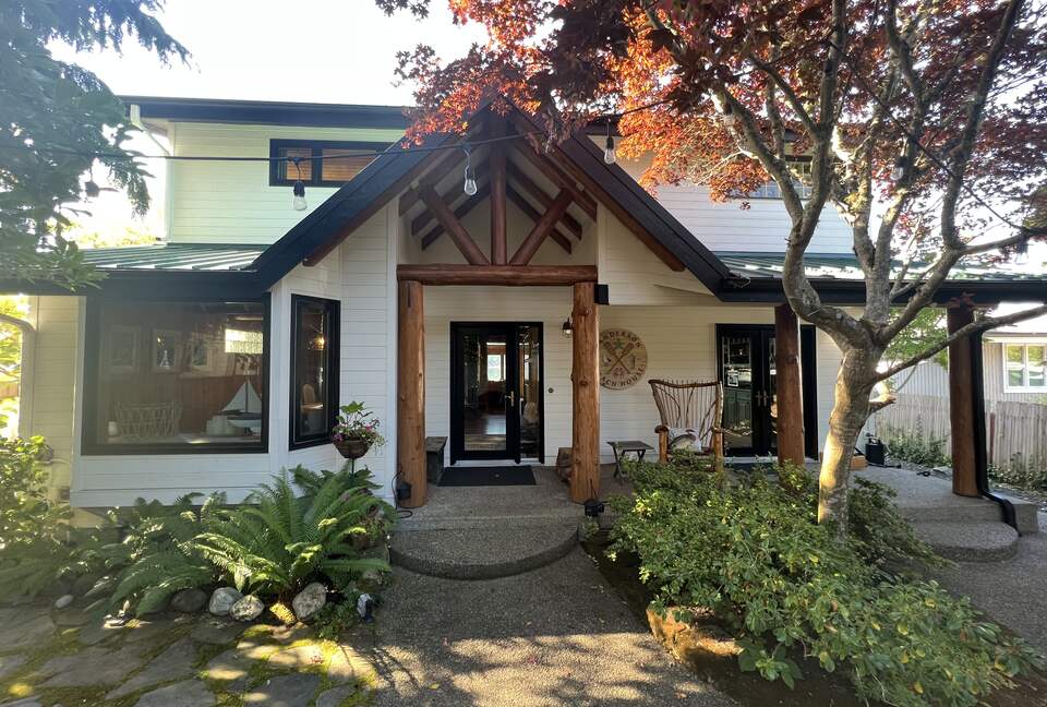 Belfair Waterfront Beach Lodge - Belfair, Washington