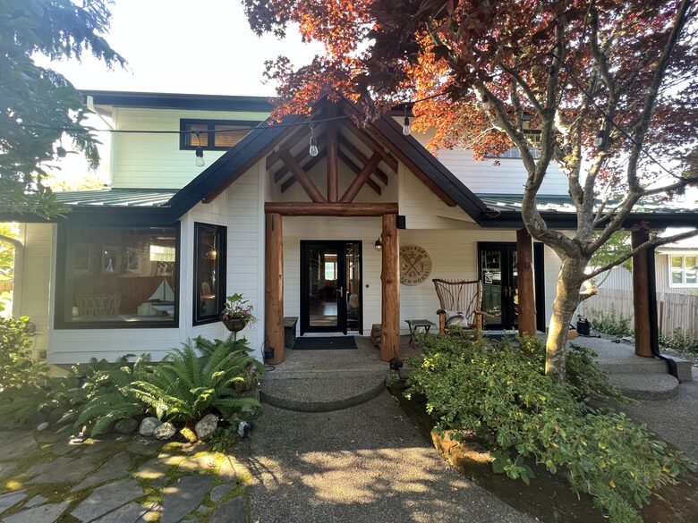 Belfair Waterfront Beach Lodge - Belfair, Washington