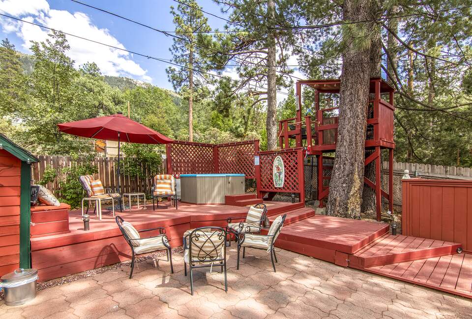 Goldfinch Lodge + Hot Tub - Idyllwild-Pine Cove, California