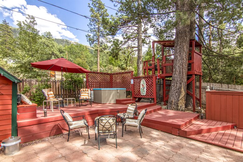 Goldfinch Lodge + Hot Tub - Idyllwild-Pine Cove, California