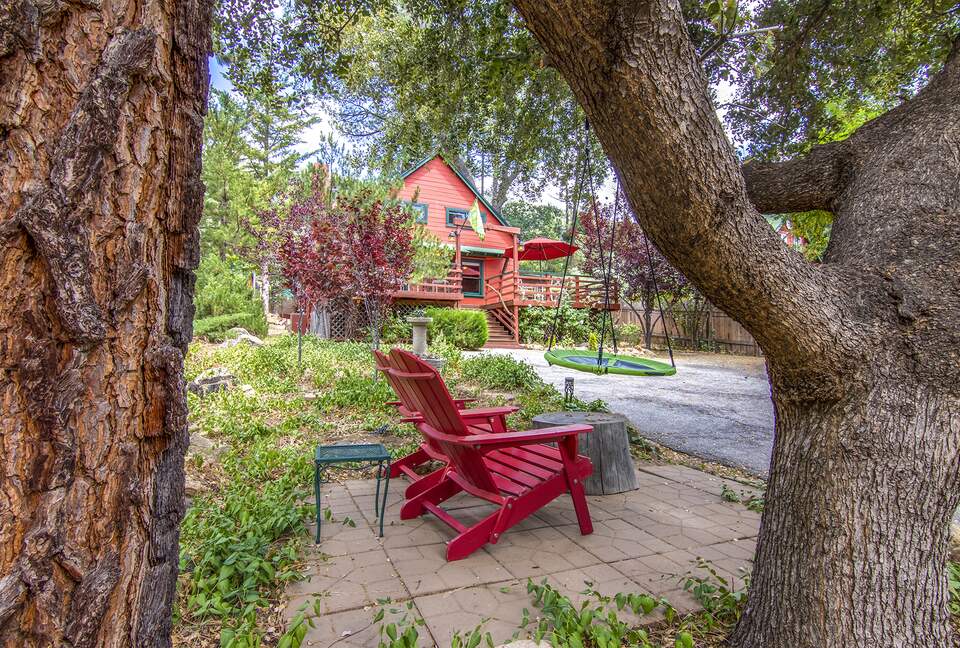 Goldfinch Lodge + Hot Tub - Idyllwild-Pine Cove, California