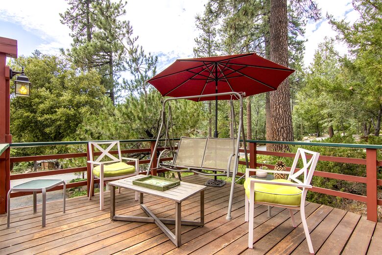 Goldfinch Lodge + Hot Tub - Idyllwild-Pine Cove, California